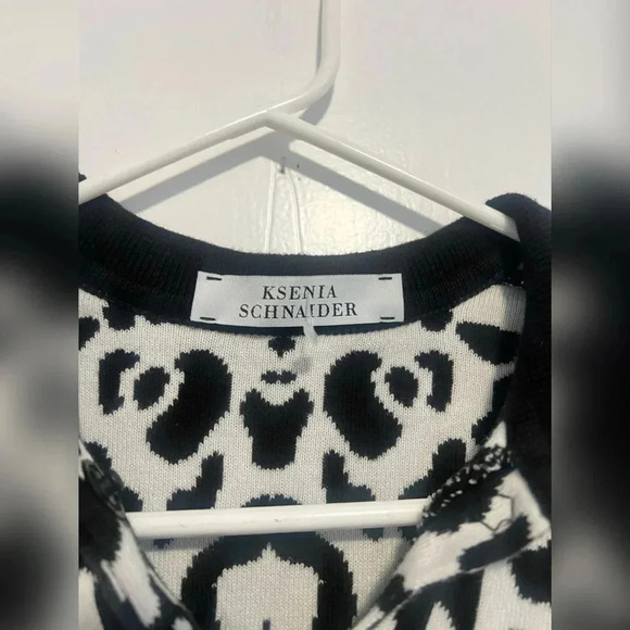 Ksenia Schnaider
Knit Leopard Top Size S - Picture 5 of 6